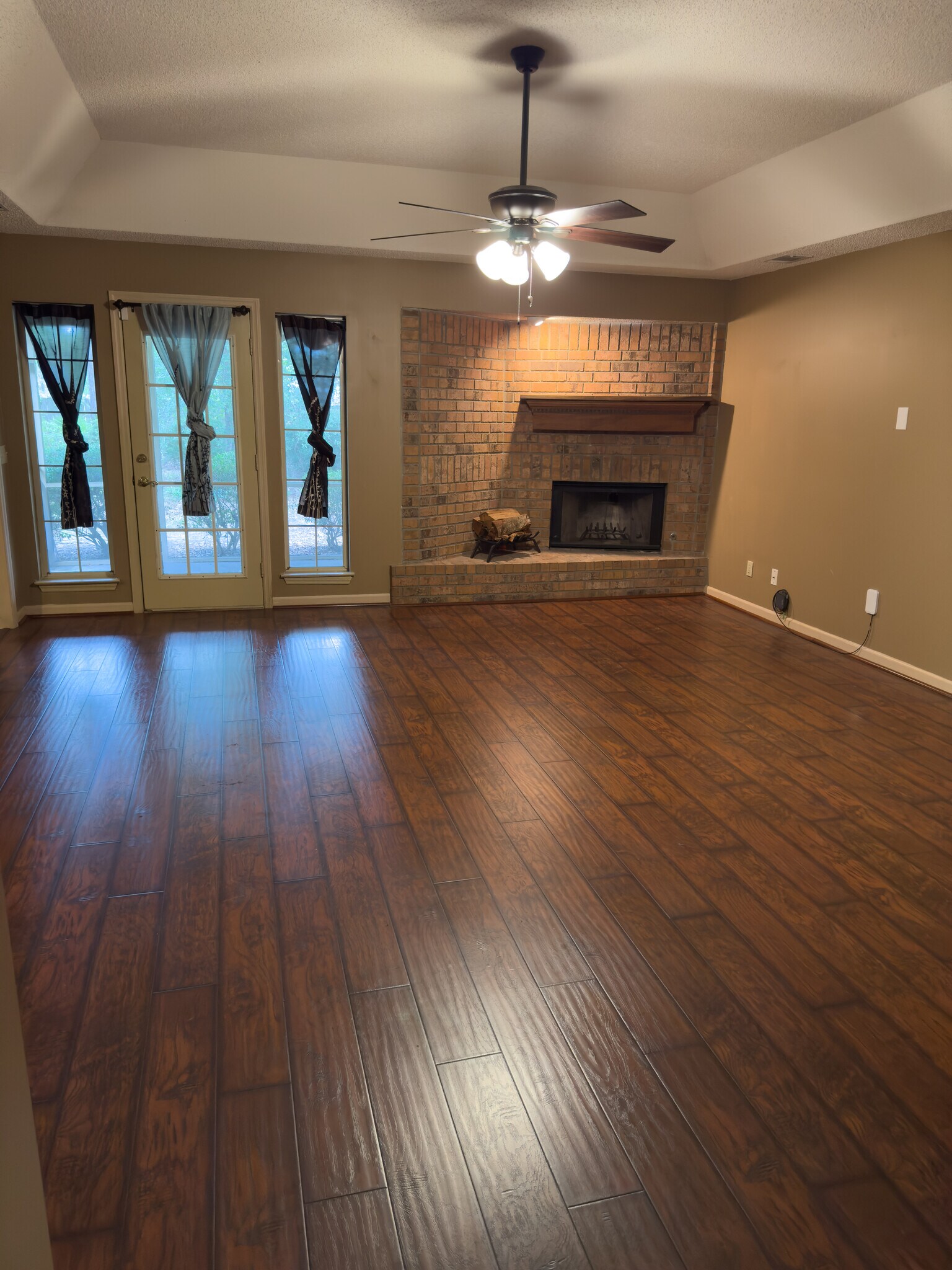 Living Room - 426 Arlington Dr