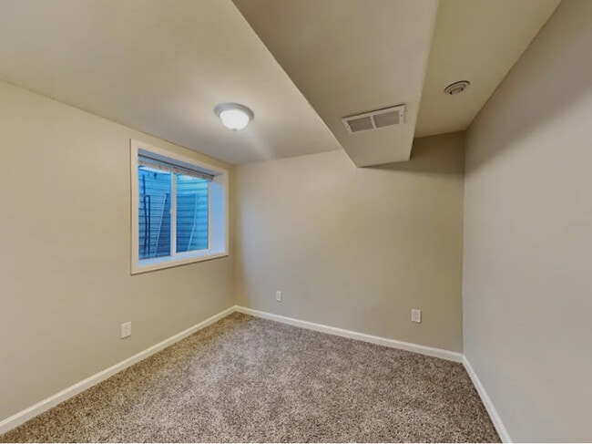 Building Photo - 387 Helena Cir