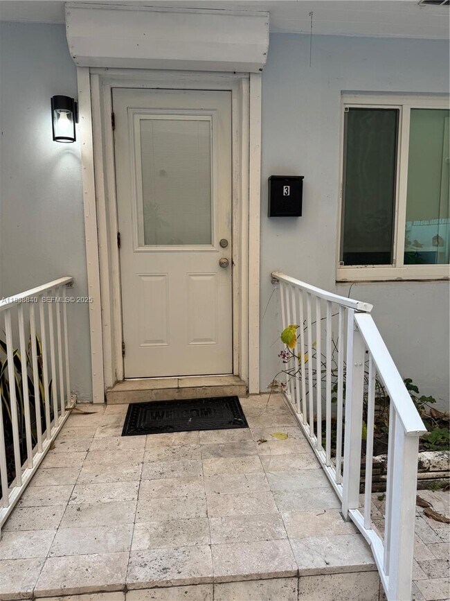 Building Photo - 323 New Mexico St