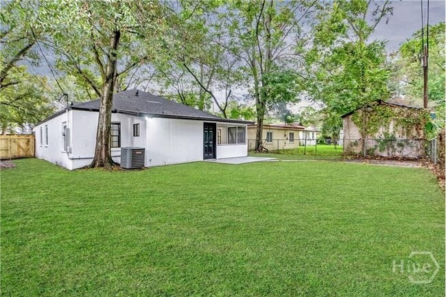 Building Photo - 2405 New York Ave