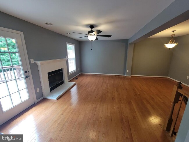 Building Photo - 8702 Castlerock Ct