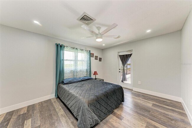Building Photo - 3376 Peace River Dr