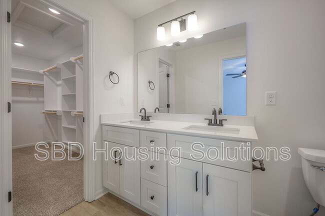 Building Photo - 9003 E 85th Pl