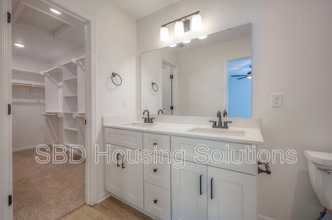 Building Photo - 9025 E 85th Pl