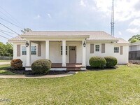 Building Photo - Rogers Ave