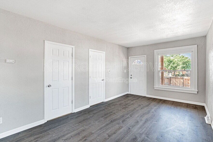 Building Photo - 4768 Vine St