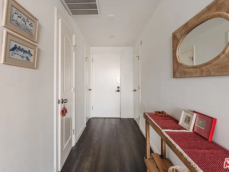 Building Photo - 321 S San Vicente Blvd