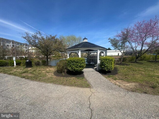 Building Photo - 2604 Chapel Lake Dr