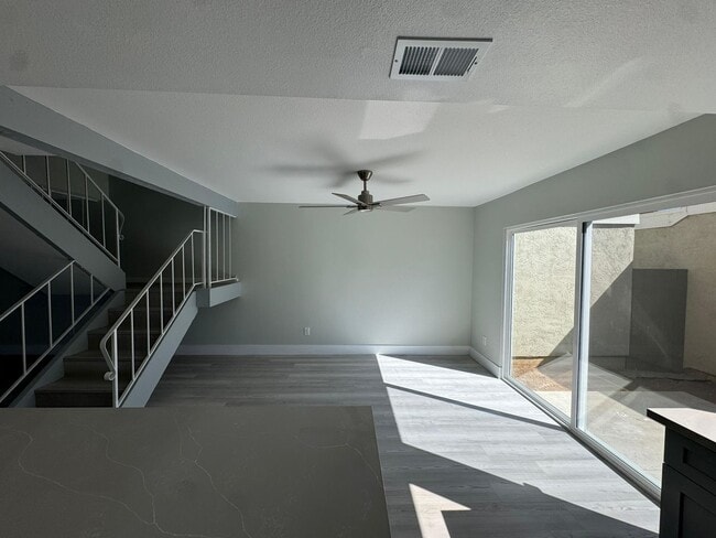 Building Photo - Fully renovated Condo