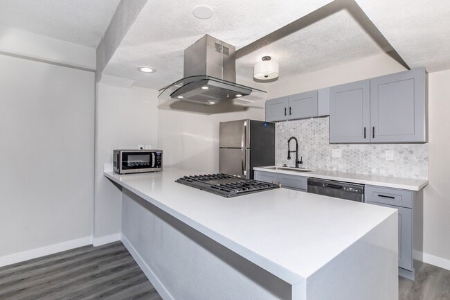 Building Photo - Redondo Tower Apartments
