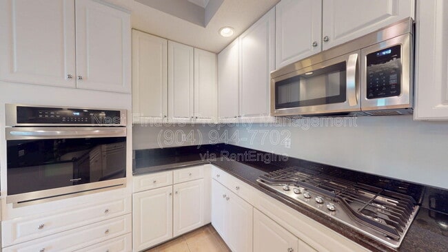 Building Photo - 330 N Shore Cir