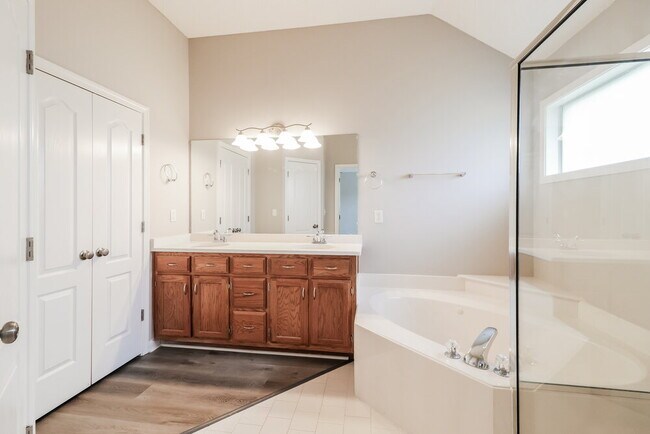 Building Photo - 6411 Braybourne Pl