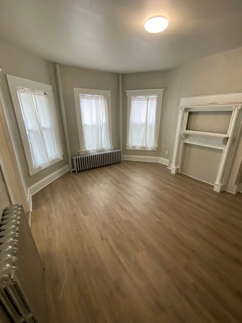 Building Photo - 445 Albany Ave