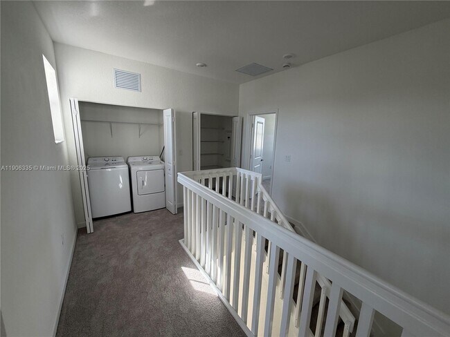 Building Photo - 2426 SE 26th Ln