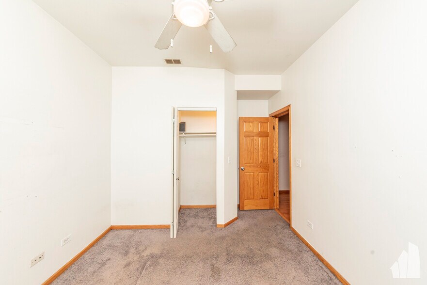 Building Photo - 5204 S Drexel Ave