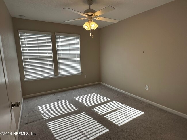 Building Photo - 7371 Palm Hills Dr