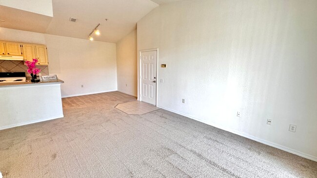 Building Photo - Spacious 1BR/1BA Visconti Condo in Maitland!