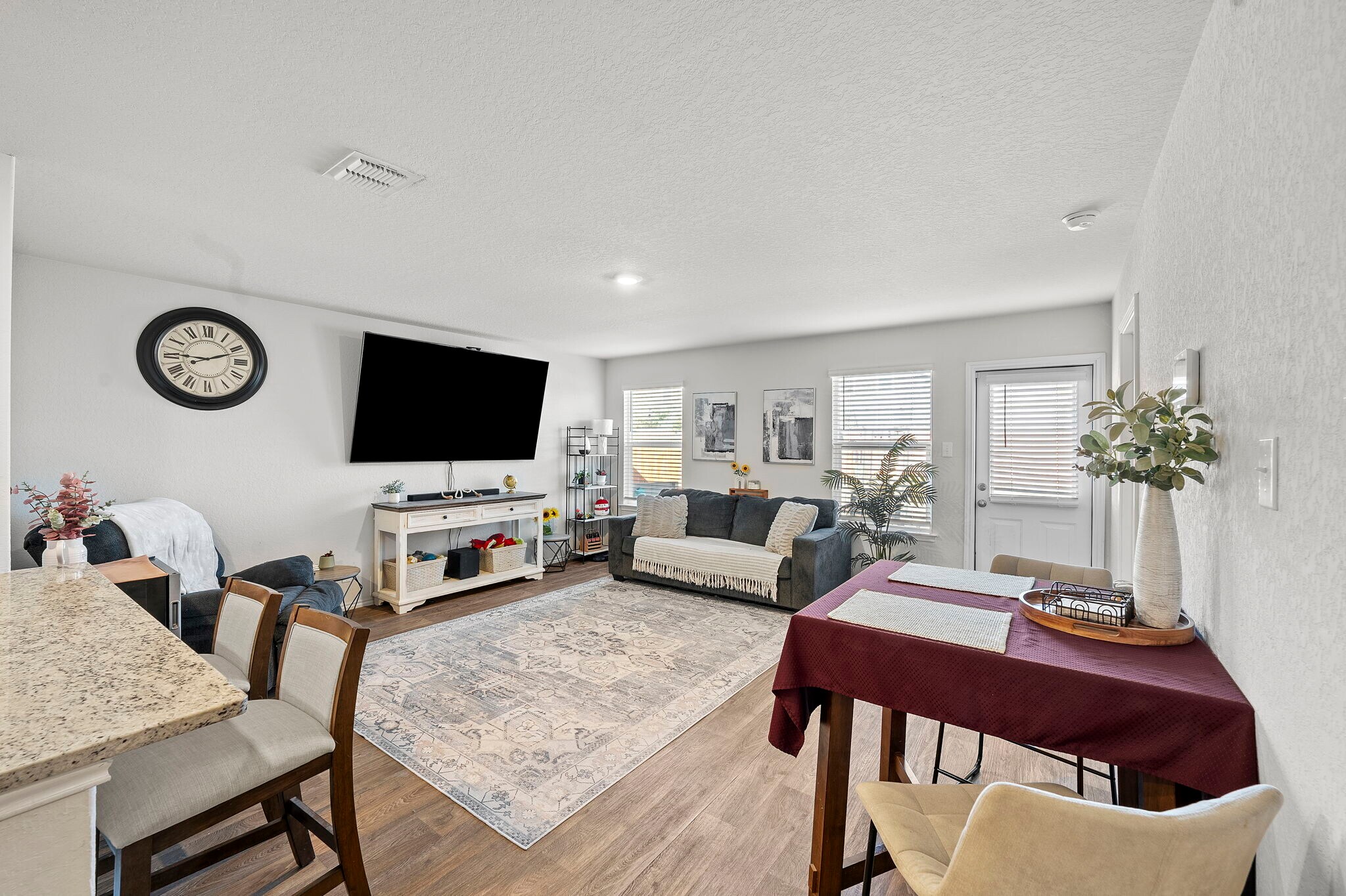 Building Photo - 923 Empress Brilliant