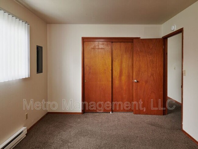 Building Photo - 8307 N Fowler Ave