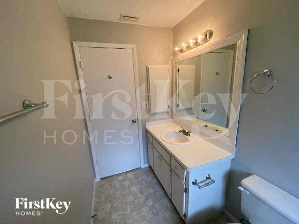 Building Photo - 798 Chevy Chase St NW