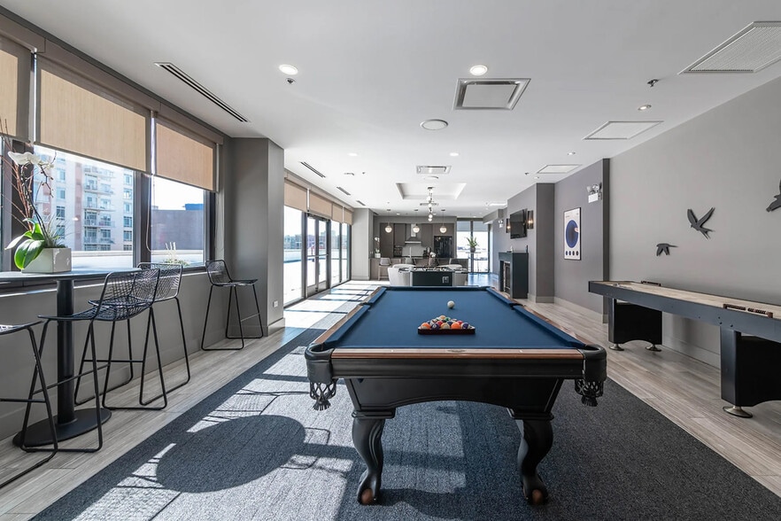 Building Photo - 211 W Scott St