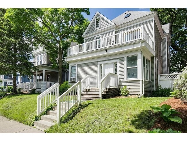 Building Photo - Spacious 5 Bed | 2 Bath Home in the Heart ...