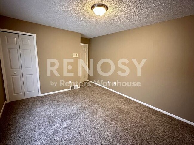 Building Photo - 5 Bedroom 3 Bathroom Single Family Home in Burnsville