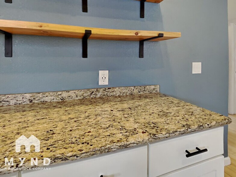 Building Photo - 3817 Clay St