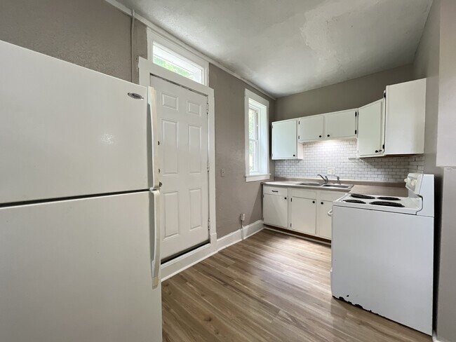 Building Photo - 651 Caledonia Pl