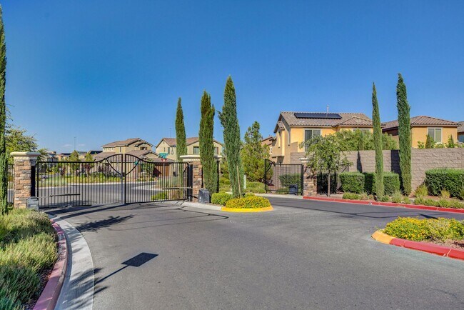 Building Photo - Beautiful Two-Story Home in Gated Cortona – Southern Highlands!
