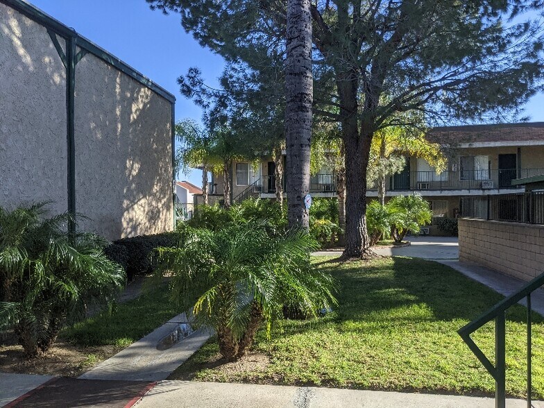 Building Photo - 144 W 42nd St