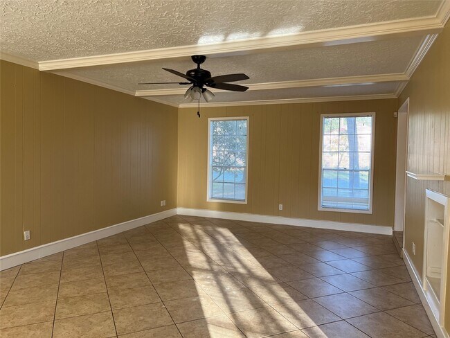 Building Photo - 28801 Holly Hill Dr