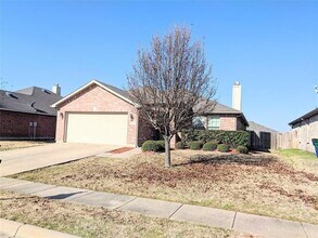 Building Photo - 517 Azalea Dr