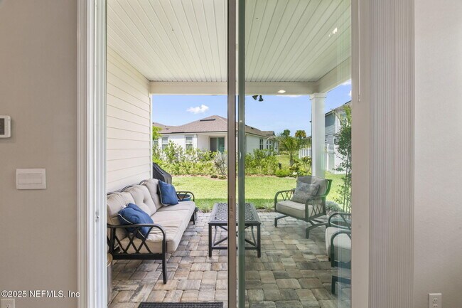 Building Photo - 121 Thistleton Wy