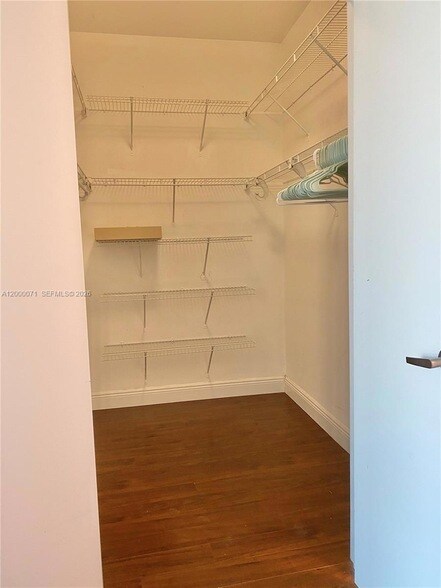 Building Photo - 601 NE 36th St