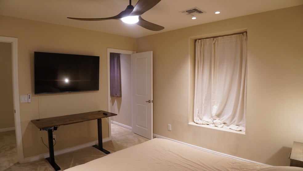 Building Photo - 5532 Autumn Cliffs Way