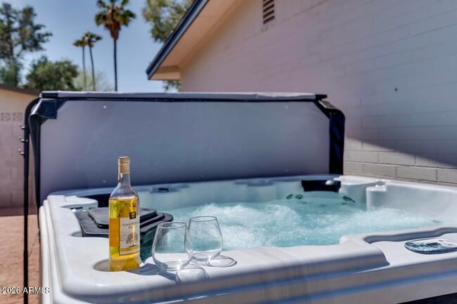 Building Photo - 1207 W 15th St