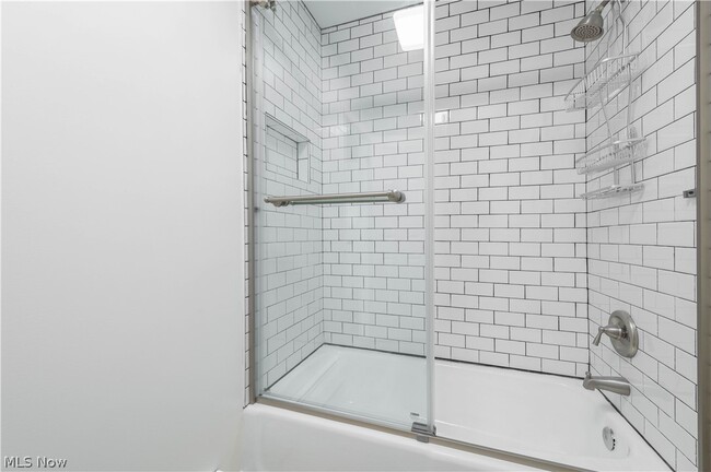 Building Photo - 3844 Edgewater Dr