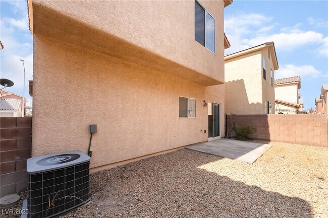 Building Photo - 6888 Bronze Meadow Ave