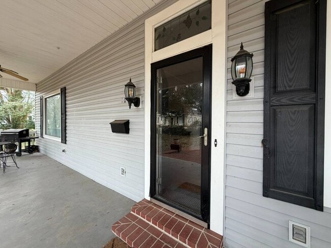 Building Photo - 102 Mulberry St