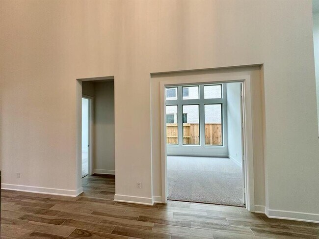 Building Photo - 31019 Sun Vly Dr