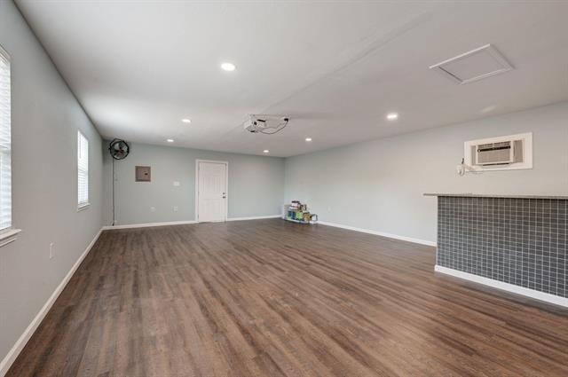 Building Photo - 9811 Kingsman Dr