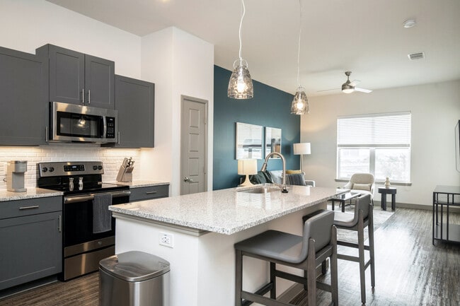 Building Photo - 1040 Glendon Ave