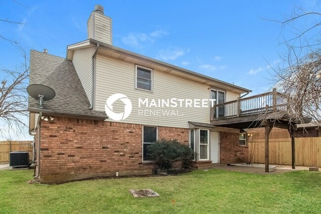 Building Photo - 3 Bedroom Pet-Friendly Home in MOORE, OK with Main Street Renewal