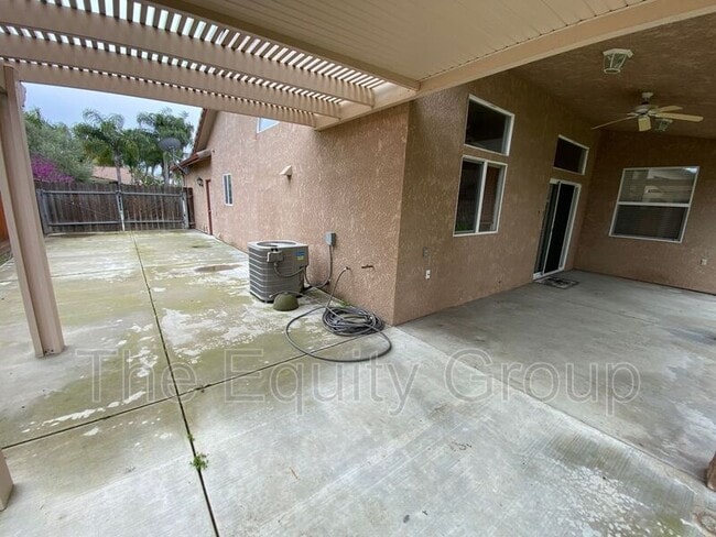 Building Photo - 1016 E Arlen Ave