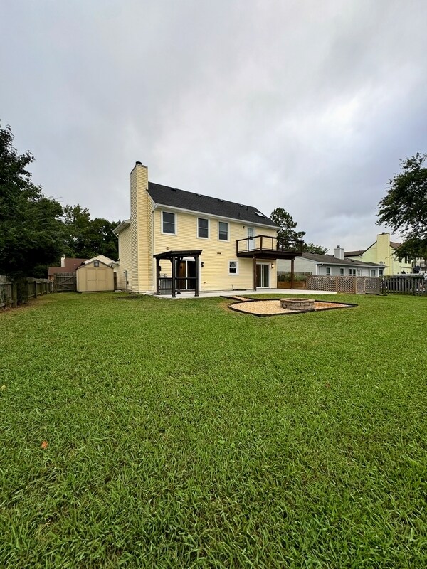 Building Photo - 3021 Glastonbury Dr