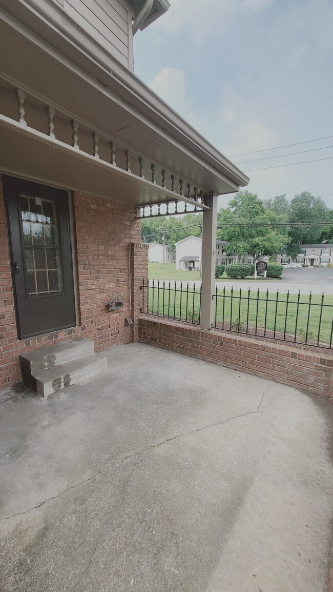 Building Photo - 301 Hickory Pl