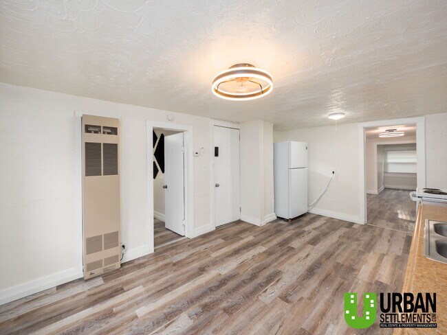 Building Photo - 370 E 8th Ave