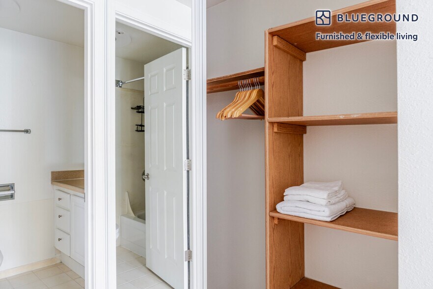 Building Photo - 15850 NE 40th St