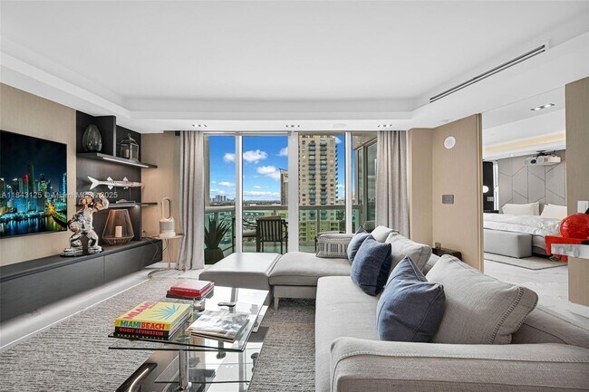 Building Photo - 1000 South Pointe Dr